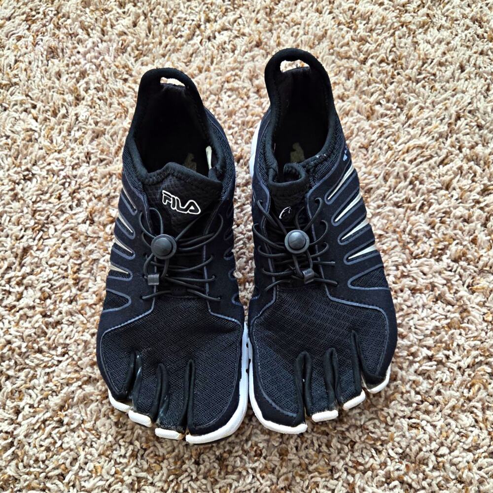 FILA Women’s Five-Toe Low Top Lace-Up Athletic Sneakers Black/White 3PK14024-011